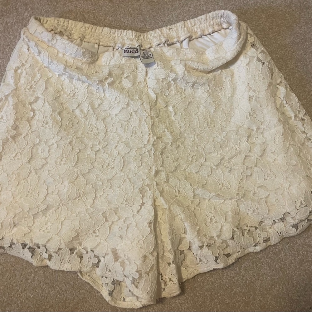 NWOT Cream Lace Mudd XL Shorts